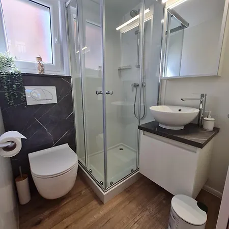 262 Mobile Apartment *